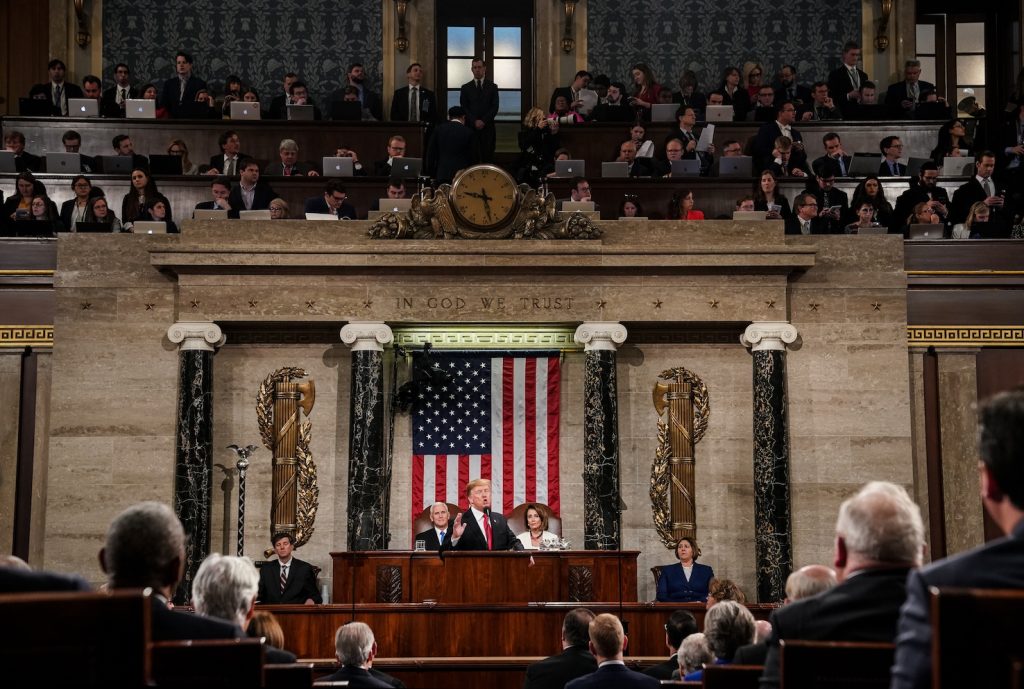 Trump si rivolge al Congresso a Capitol Hill: alle sue spalle Nancy Pelosi e Mike Pence (AFP)