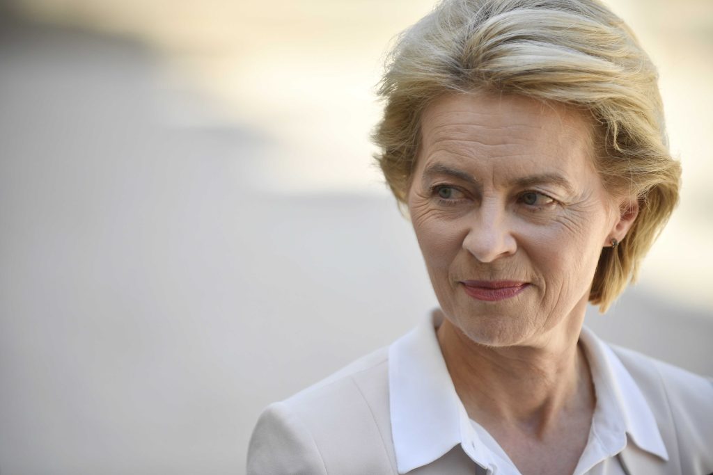 Ursula von der Leyen, figlia di un funzionario europeo e prima donna a capo del ministero della difesa tedesco (Keystone)