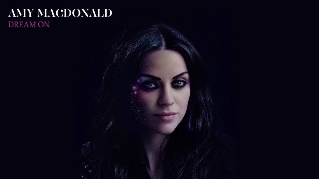 Nuovo disco, nuovo stile: Amy Mcdonald è quasi irriconoscibile