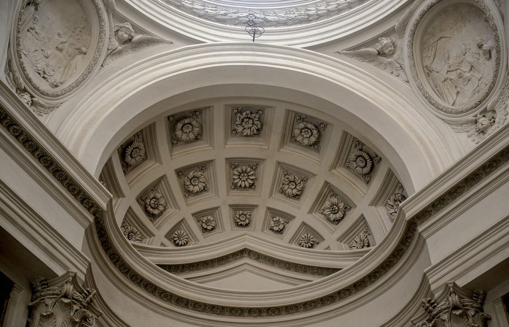 Decorazioni floreali in stucco