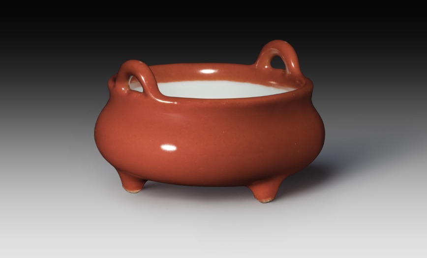 Incensiere con rivestimento trasparente e smalto rossa corallo, Dinastia Qing, regno di Yongzheng (1723-1735) (© Collezione Zhuyuetang, foto Barry Lui)