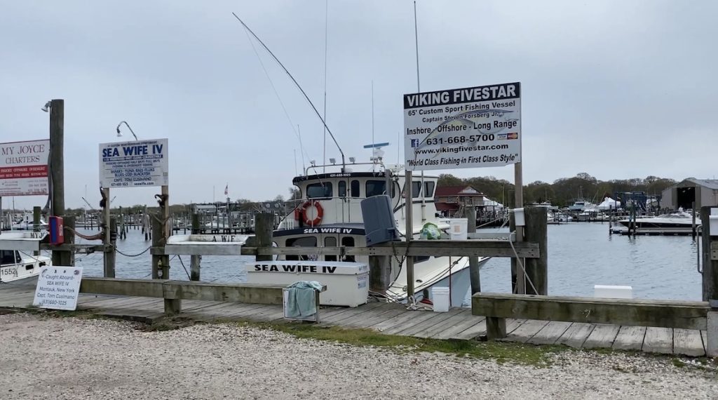 Il porticciolo di Montauk. Questo villaggio di pescatori è incastonato come una gemma nel punto più estremo della penisola di South Fork a Long Island