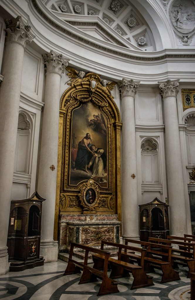Sull'altare di destra: "Estasi di San Michele dei Santi" di Amalia de Angelis (1847)
