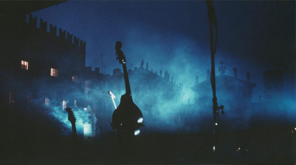 Luigi Ghirri, Mantova, Piazza Sordello, 1988. (© Eredi di Luigi Ghirri)