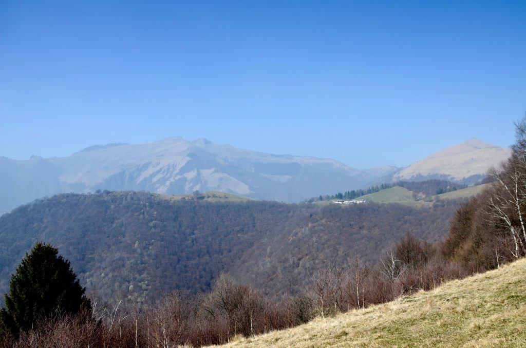 Il Monte Generoso all'orizzonte