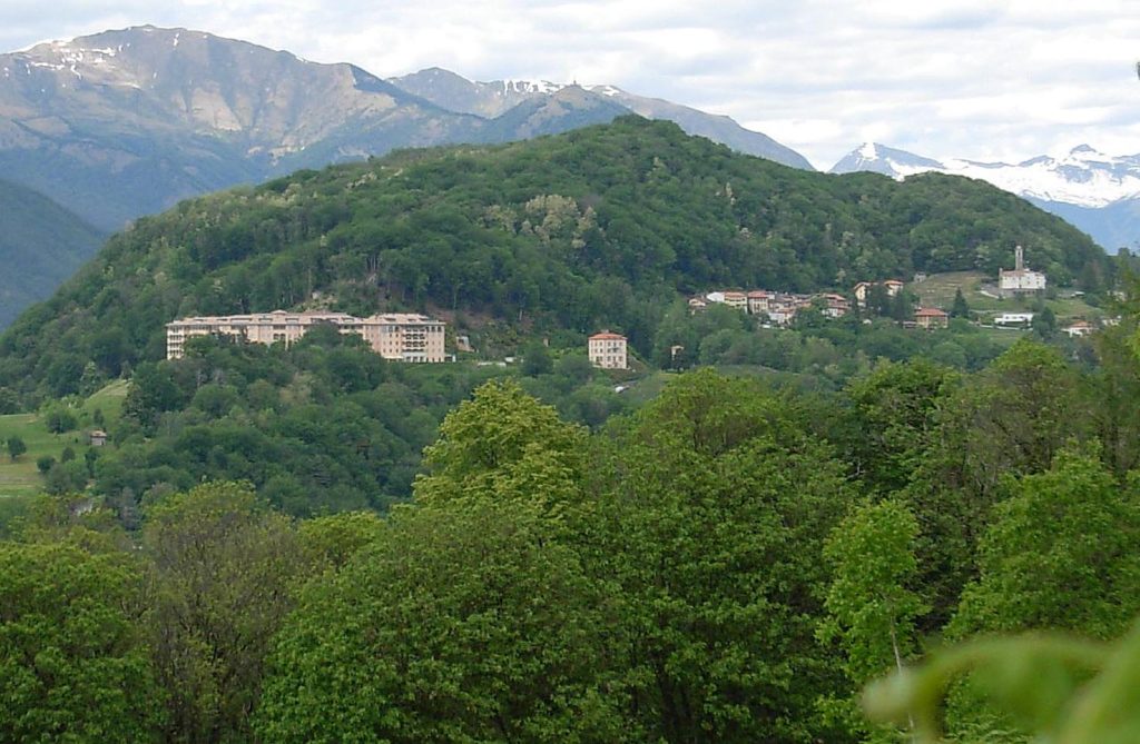 Agra, frazione di Collina d’Oro, prende il nome dall’Acero (Hadi)