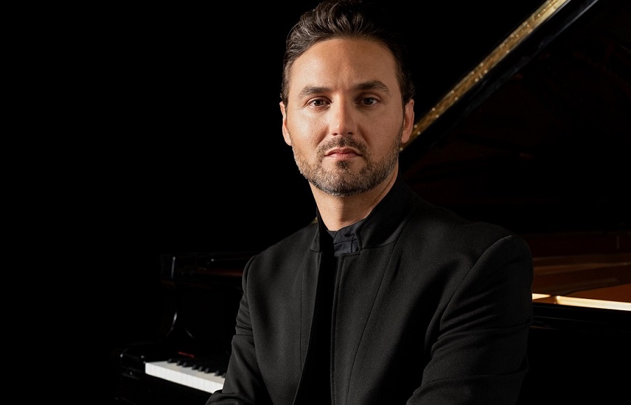 Il pianista Giuseppe Albanese è nato a Reggio Calabria nel 1979 (Wikipedia)