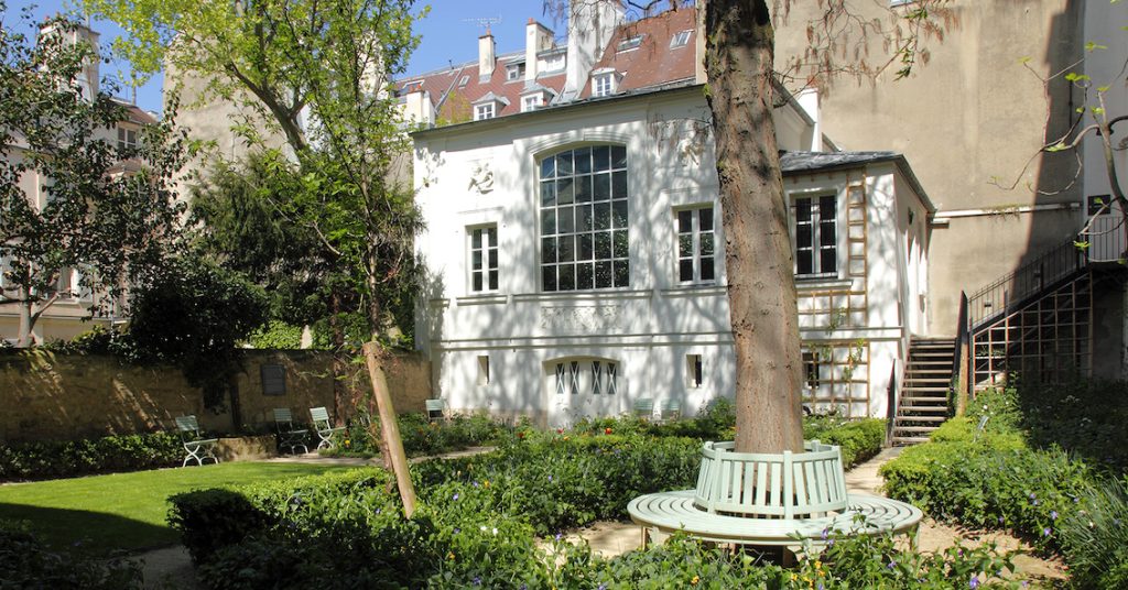 Vista del giardino e della facciata (© 2017 – Musée du Louvre / Olivier Ouadah)