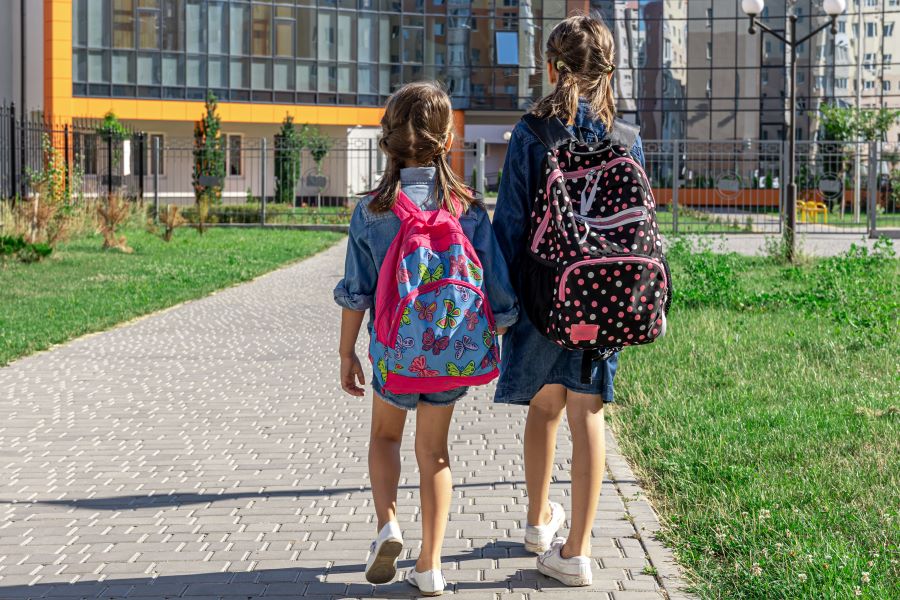 Riparte la scuola in Svizzera, tra non poche perplessità. (Freepik=