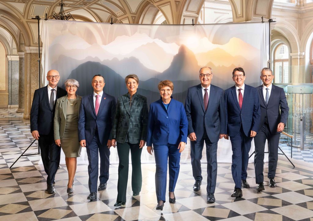 L’attuale Consiglio federale, da sinistra: il cancelliere Viktor Rossi, Elisabeth Baume-Schneider, Ignazio Cassis, Karin Keller-Sutter, Viola Amherd, Guy Parmelin, Albert Roesti e Beat Jans (Keystone)