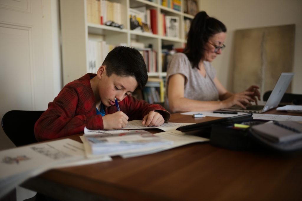 Se affrontato bene per i ragazzi il periodo di isolamento può essere un’occasione per prendere coscienza della crescente complessità della vita (Keystone)