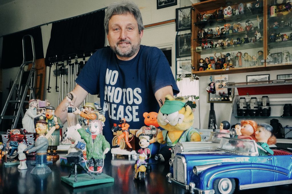 Massimo Pedrazzini con la sua collezione (Vincenzo Cammarata)