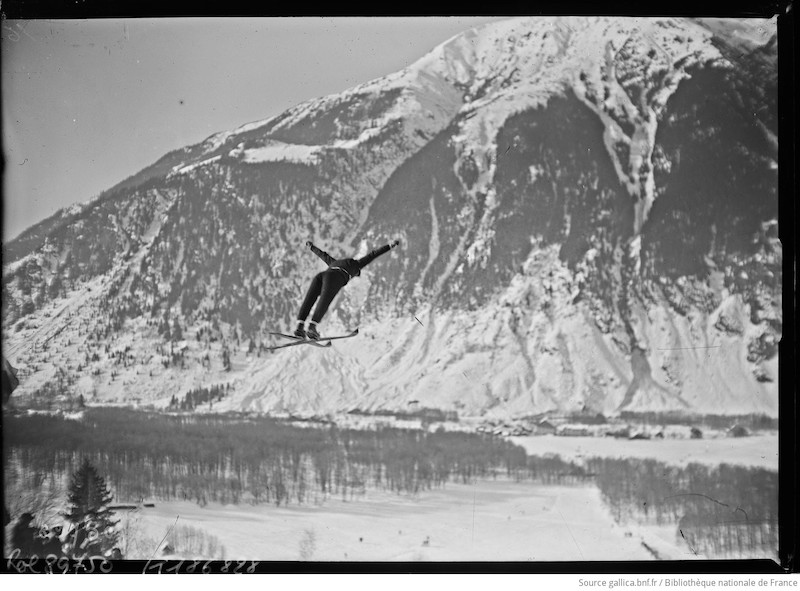 Un’immagine della prima Olimpiade invernale a Chamonix: l’atleta norvegese Narve Bonna nella gara di salto il 4 febbraio 1924. (Agence Rol/gallica.bnf.fr)