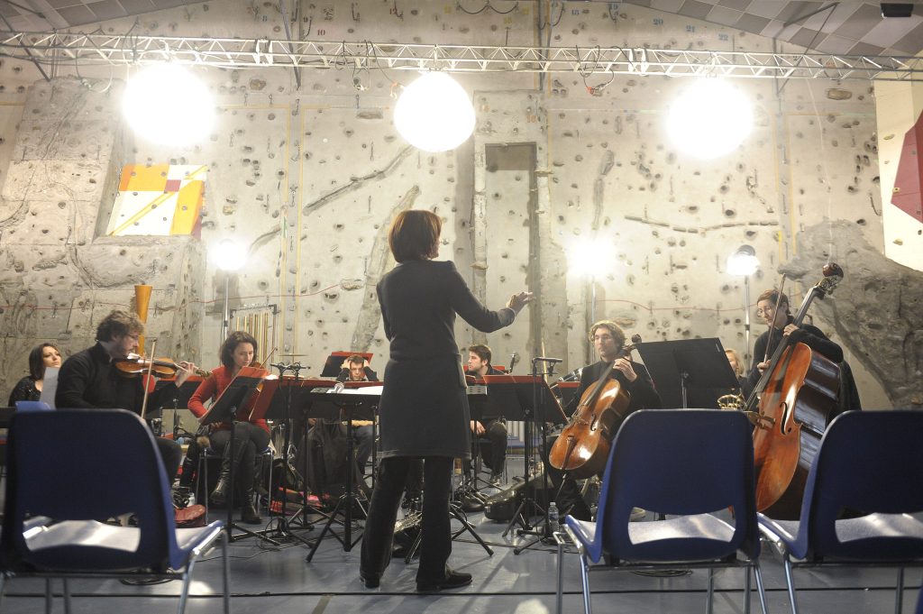 Claire Gibault e la Paris Mozart Orchestra (E.Grégoire, Wikimedia Commons)