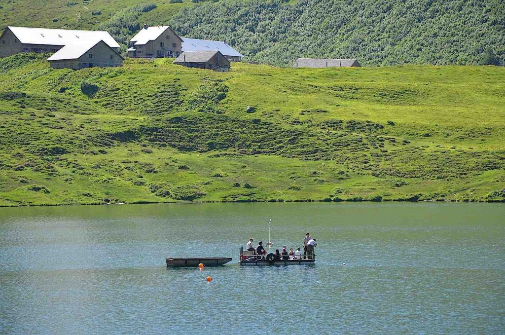 La piattaforma utilizzata dal Centro per i prelievi d'acqua del lago (Mauro Tonolla)