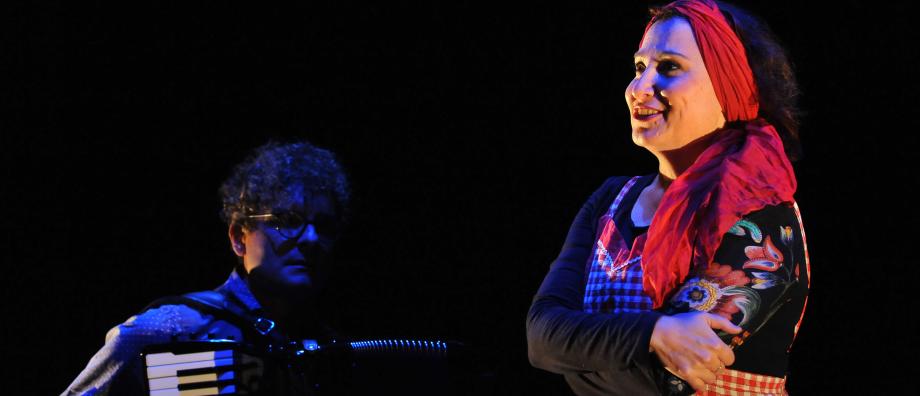 I due protagonisti di «Natascha ha preso il bus» (www.teatrosociale.ch)