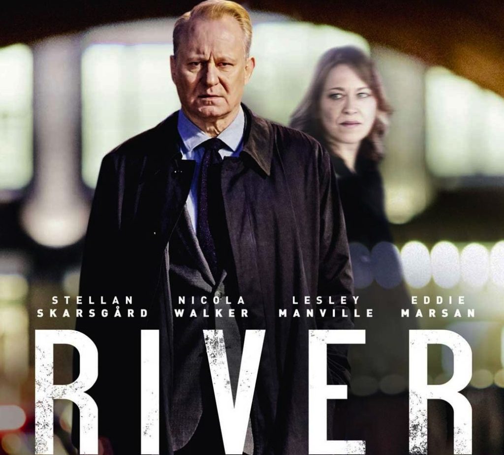 L’attore Stellan Skarsgard nei panni dell’investigatore River, ascoltatore di voci