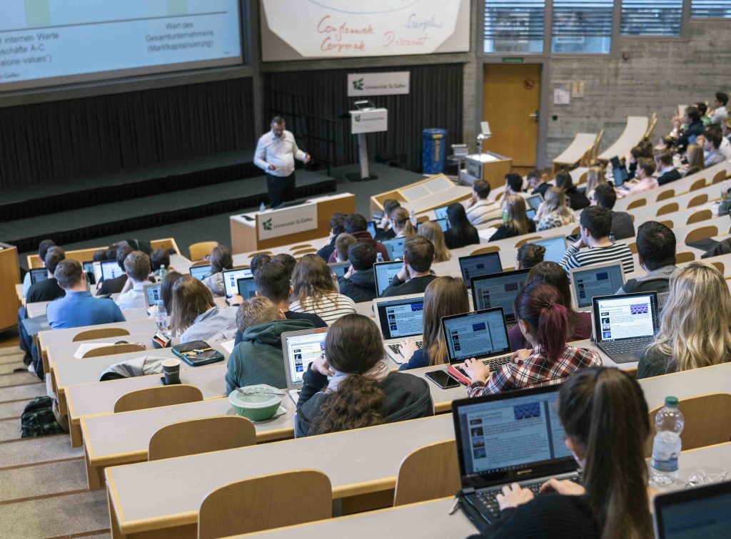 Studenti universitari: a un anno dalla fine degli studi il 95% ha un lavoro (Keystone)
