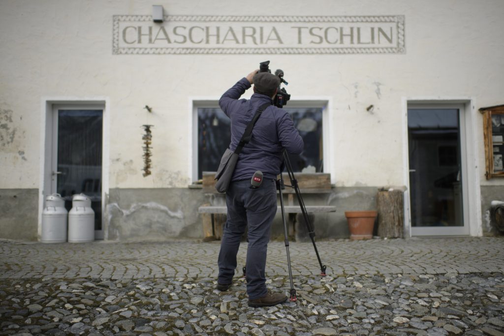 La Radiotelevisione romancia svolge un ruolo fondamentale per la sopravvivenza del romancio (Keystone)