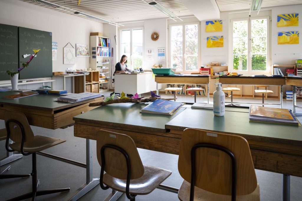 Stress e burnout dei docenti è ancora spesso un tema considerato tabù anche se in Ticino da qualche anno è attivo il progetto Linea (Keystone)