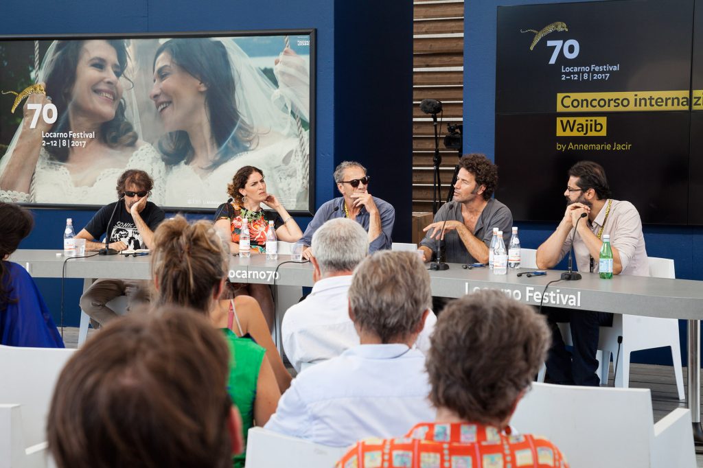 La regista di Wajib, la palestinese Annemarie Jacir, con i due protagonisti del film e il produttore. (Stefano Spinelli)