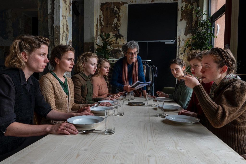 Silvio Soldini sul set del nuovo film "Le assaggiatrici", la cui uscita è prevista nel 2025 