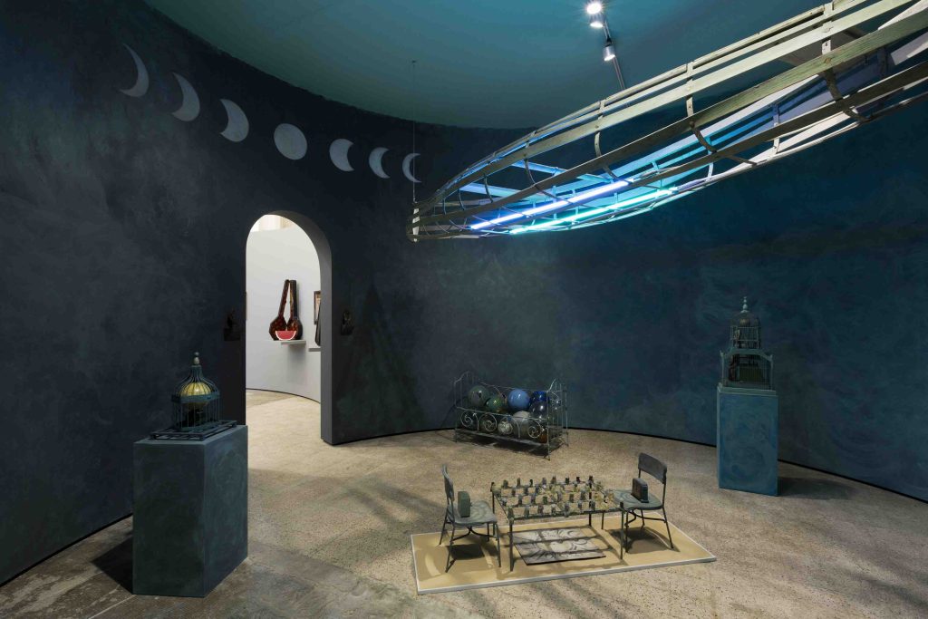 Betye Saar: Uneasy Dancer, Immagine della mostra, Fondazione Prada, Milano