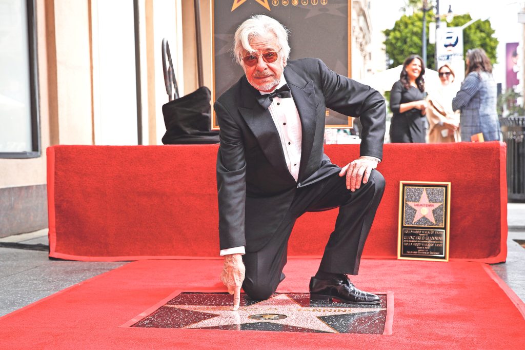 Giancarlo Giannini in posa sulla Walk of Fame (Keystone)
