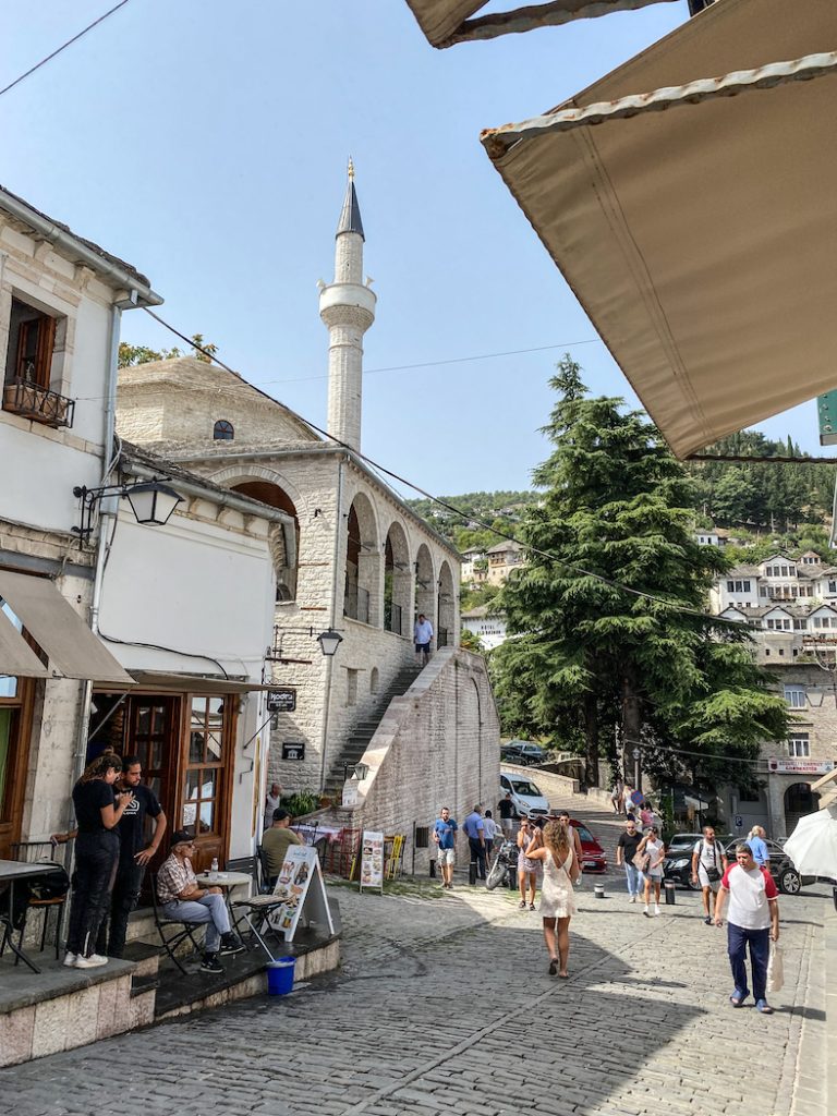 La ripida salita per arrivare al bazar