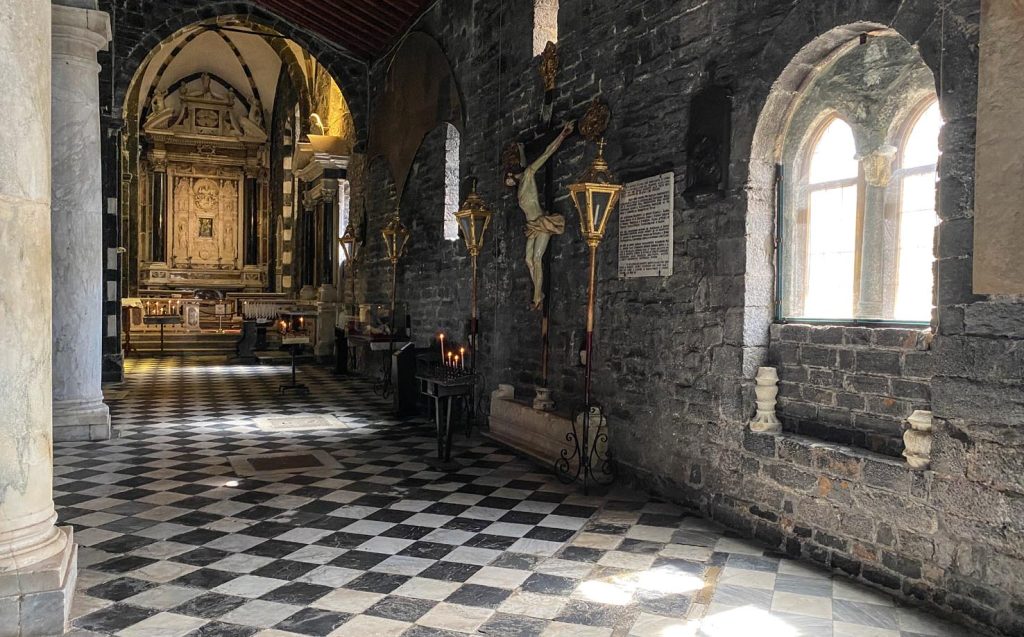 Interno della Chiesa di San Lorenzo a Portovenere