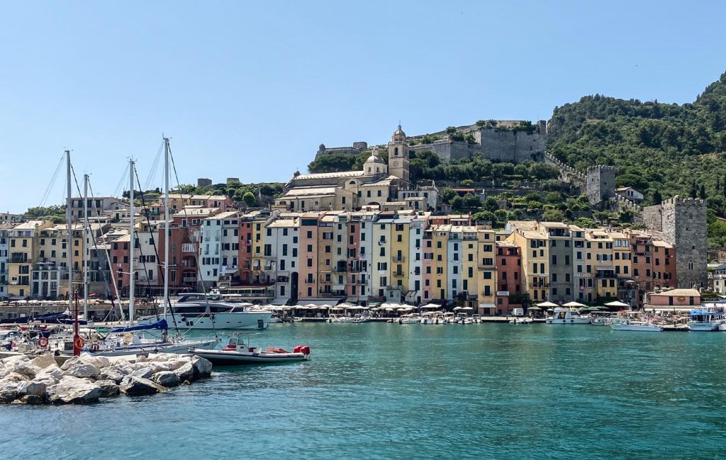 Vista di Portovenere dal traghetto