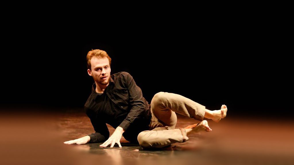 Tommaso Giacopini - qui in «Noi umani amari mari» - si è esibito in «Il fiore oltre» (teatrodimitri.ch)