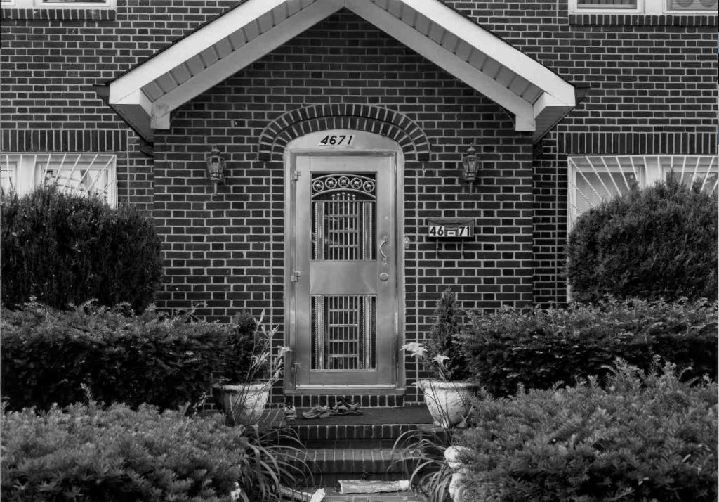 Frank Gohlke, Queens, New York, from the series Landscapes of Longing, 2003 (Fondazione Rolla)