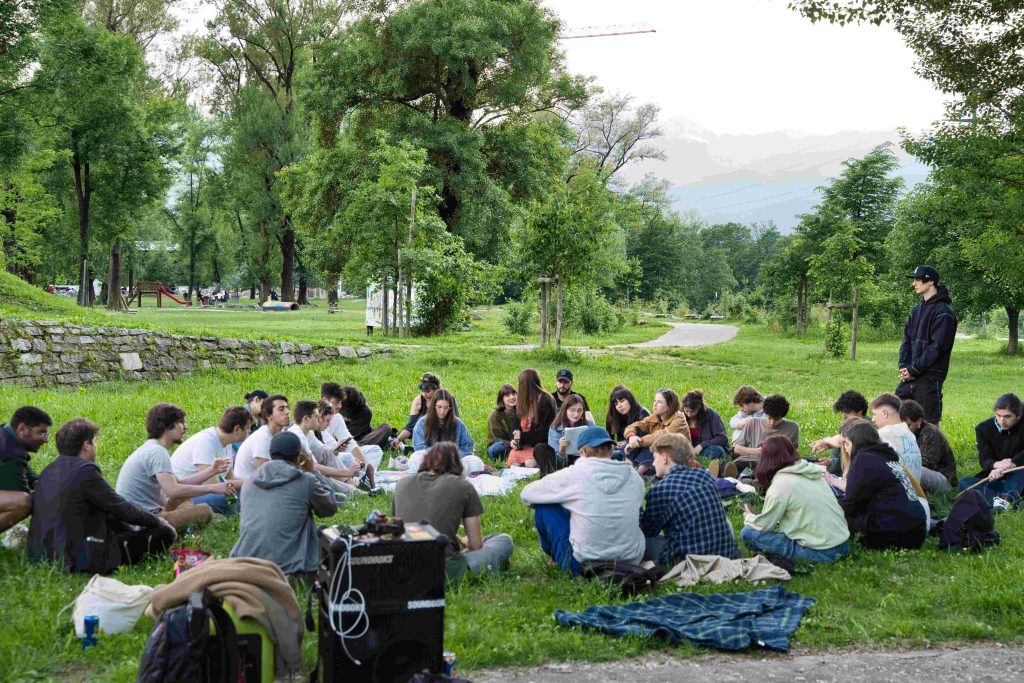 L’assemblea del 19 maggio scorso durante la quale un gruppo di giovani ha dato vita all’Associazione Realtà Giovanili