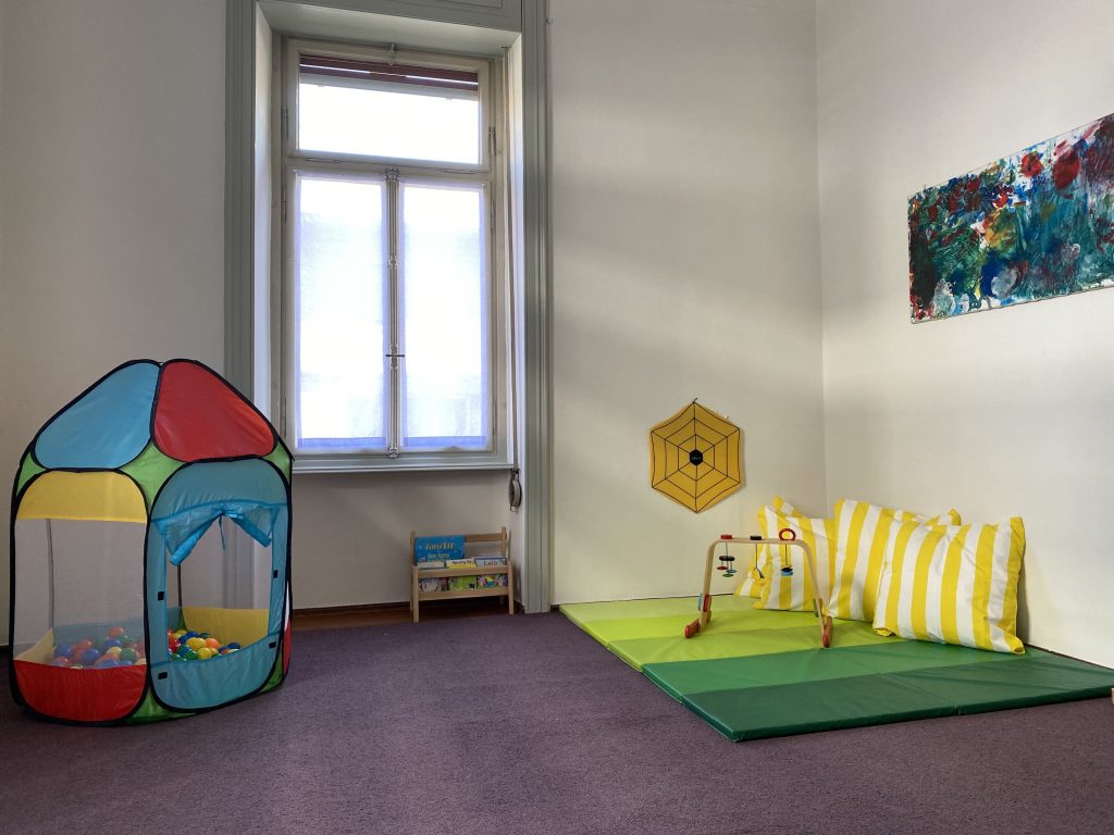 In via Tevano 13 esisteva già uno spazio per bambini, ora l’idea è stata ripresa e ampliata, con la presenza più strutturata di una consulente familiare