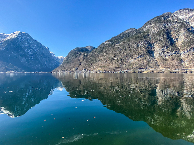 Il lago di Hallstatt e, sullo sfondo, il paese