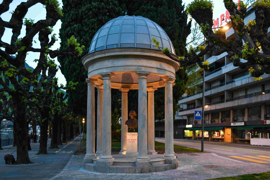 Il Tempietto Washington con il busto del primo presidente degli Stati Uniti d’America 