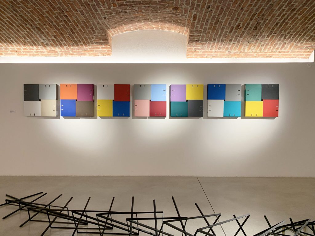 Uno sguardo sull’esposizione dedicata al tema del quadrato. (Fondazione Marcello Morandini)