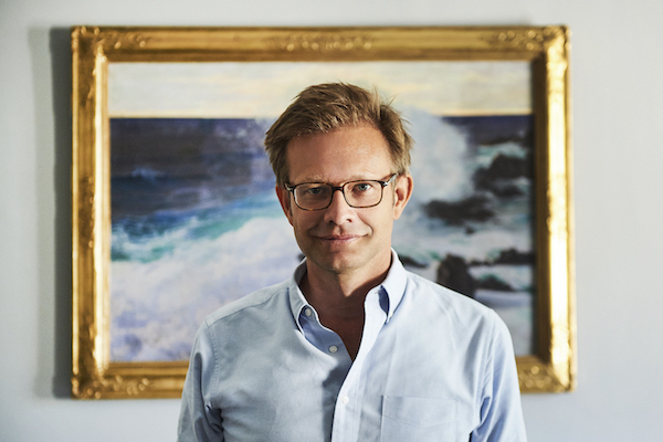Florian Illies, classe 1971, storico dell’arte di formazione, scrittore, giornalista e co-editore del «Die Zeit». (© Patrick Bienert 2019)