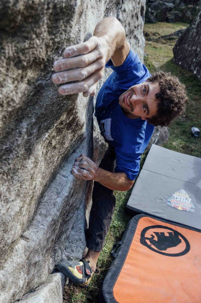 Per fare bouldering servono forza, tenacia e... un materassino (Willaunders Red Bull Content Pool) 