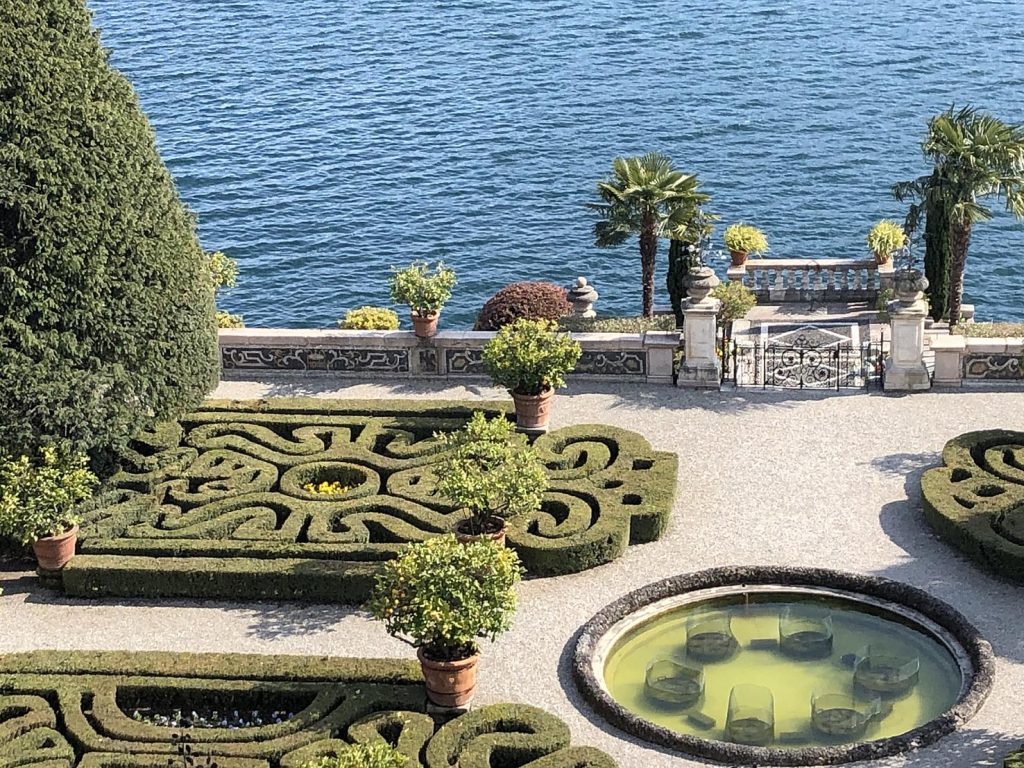 I “ricami” botanici del giardino all’italiana all’Isola Bella (Matilde Fontana)