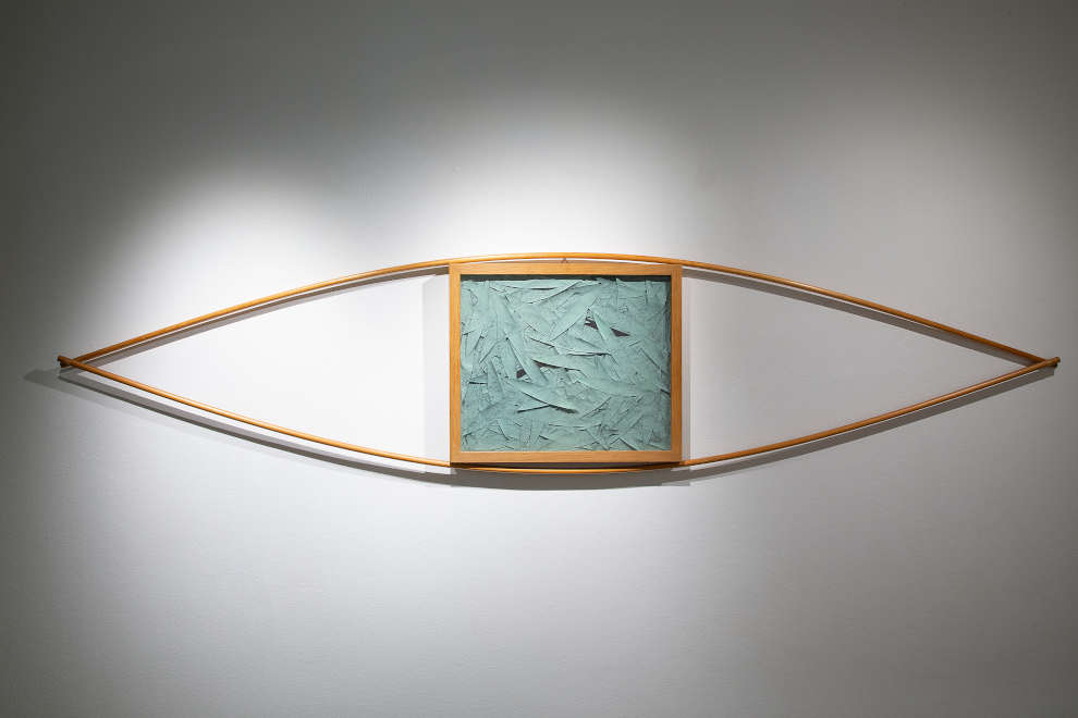 Flavio Paolucci, <i>L’occhio verde</i>, legno, carta e colore, 2007