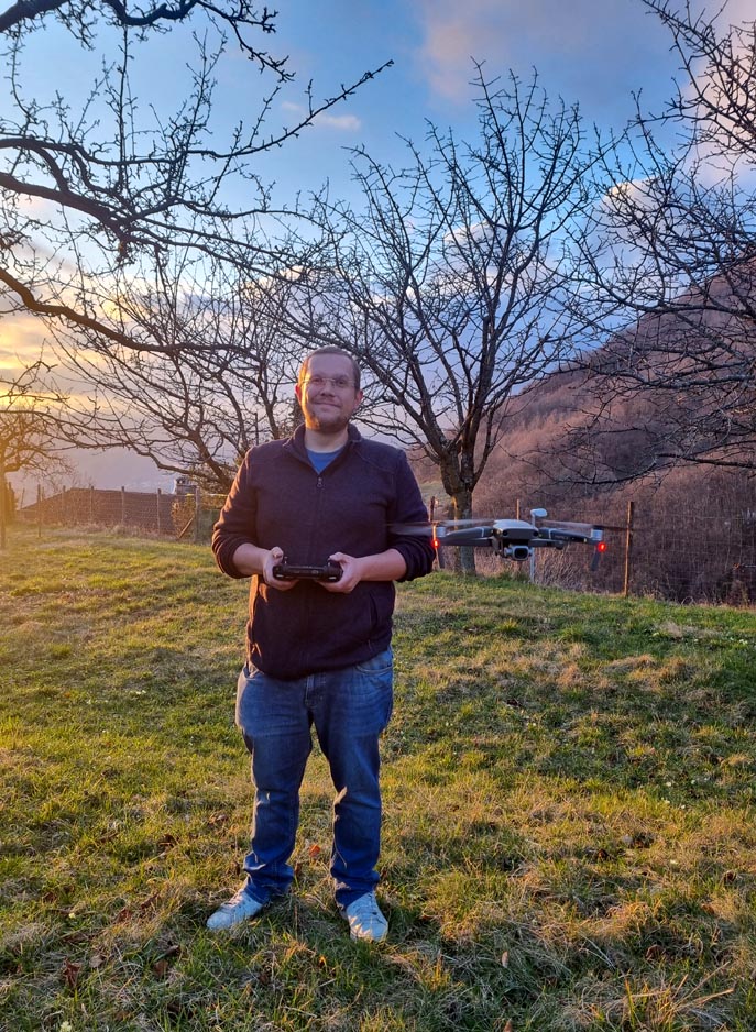 Jonathan Molina con il drone.