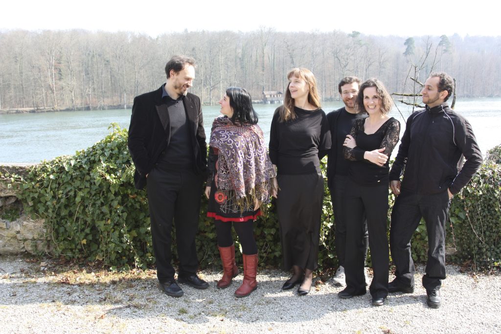 Lorenza Donadini sorridente con l'ensemble Perlaro