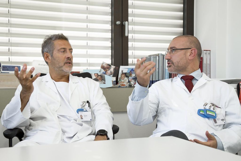 Il dottor Andrea Cardìa, primario di neurochirurgia NSI EOC (a sn), e il dottor Andrea Gallina, primario di urologia ORL EOC (Stefano Spinelli)
