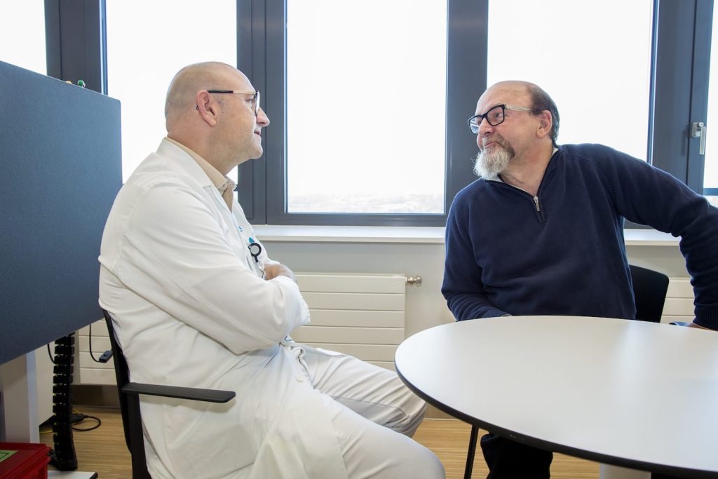 Il dr. Felix Tschui e Simon Gerber, ex paziente di Rehaklinik Bellikon (Stefano Spinelli)