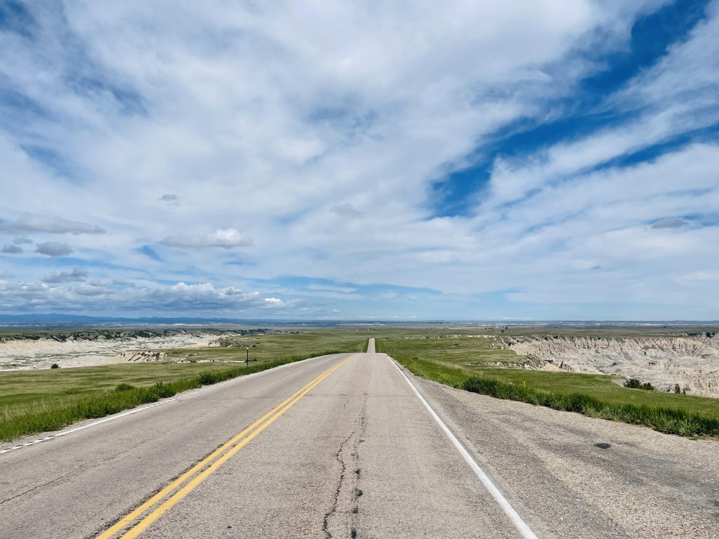 South Dakota, il panorama mozzafiato della strada che conduce dalle Black Hills alle Badlands, nel nord-ovest degli Stati Uniti