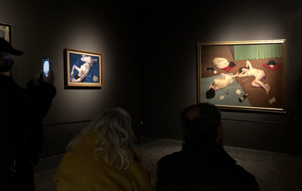 Primo Denaro, 1928, olio su tavola di Cagnaccio di San Pietro (Venezia, collezione privata) (a sn), e Dopo l’orgia, 1928, olio su tela di Cagnaccio di San Pietro (collezione privata) (Ma.Ma.)