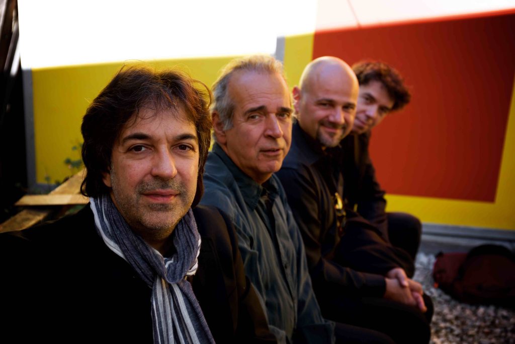 Il clarinettista Marco Santilli (a sin.) con i membri della sua band, CheRoba