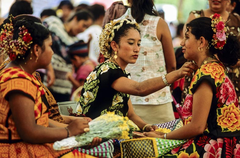 Le tehuanas sono l'archetipo di un Messico antico e leggendario, e impersonato anche da Frida Kalho che spesso indossava questi abiti tradizionali